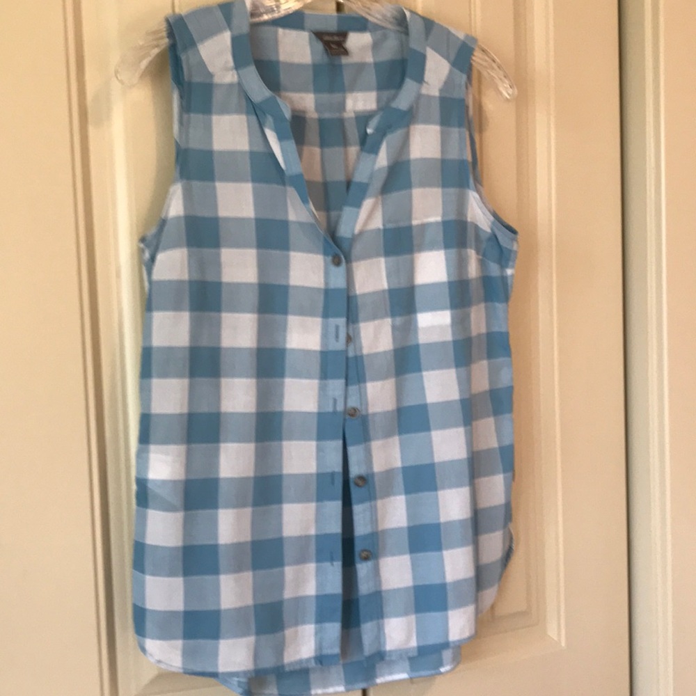 Eddie Bauer sleeveless lightweight cotton XS bottom front top
